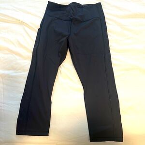 Athleta ultimate stash pocket capri SizeM Black